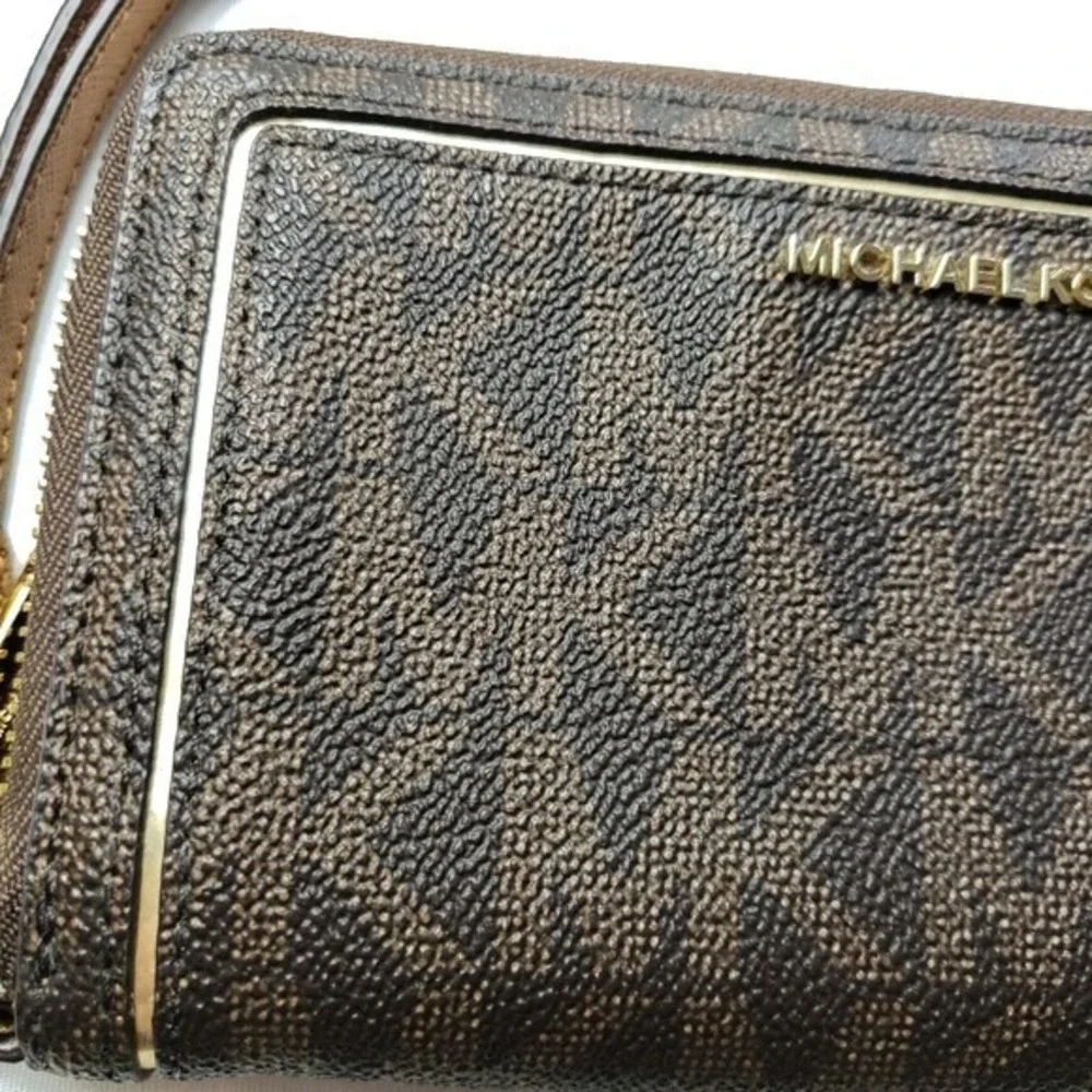 NWOT Michael Kors Jet Set Brown &‎ Gold Signature Wristlet Zip Wallet